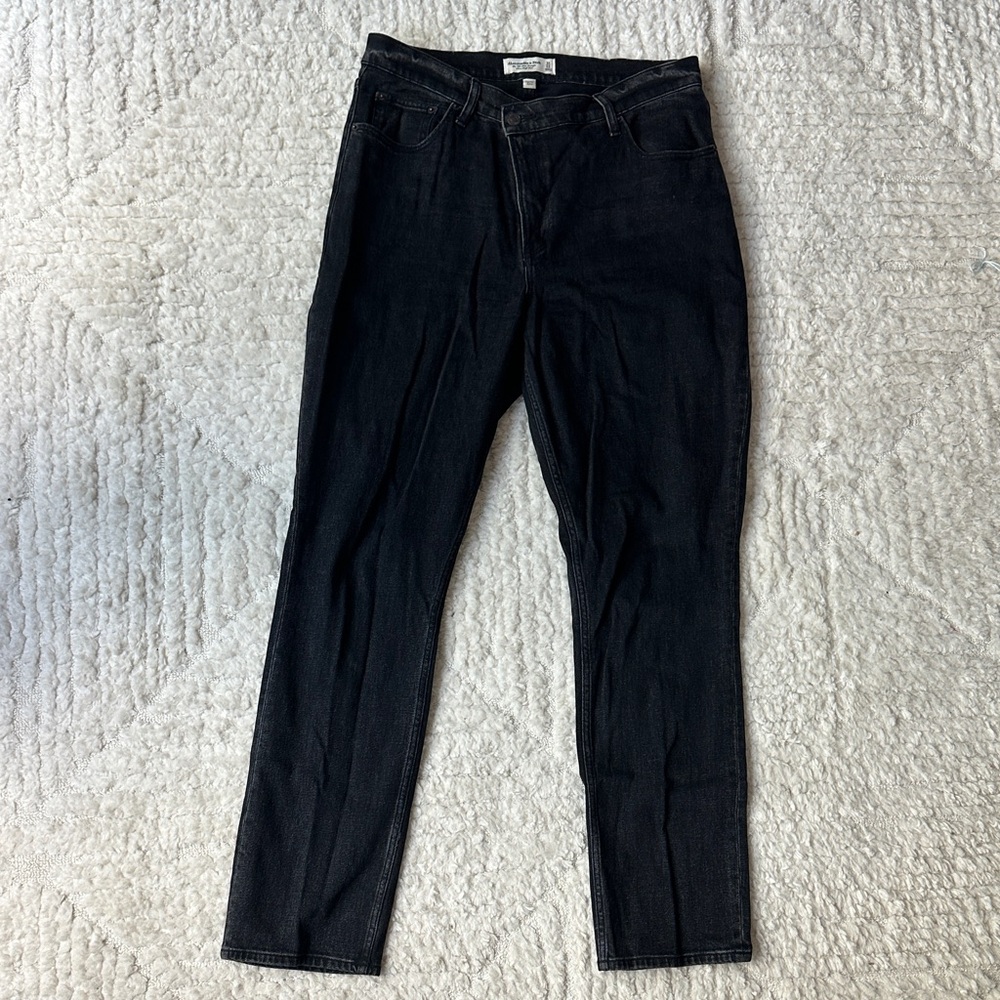 Abercrombie Curve Love Ultra High Rise 90s Slim Straight Jean